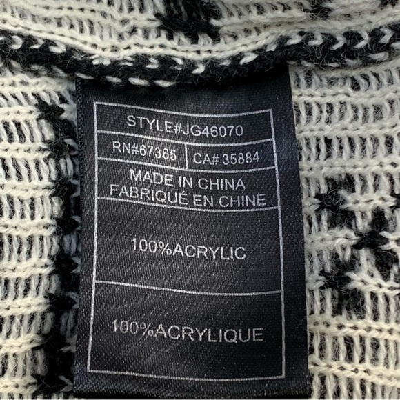 Jack by BB Dakota Cyndi Jacquard Oversized Modern Geometric Poncho - Size Med - Picture 14 of 15